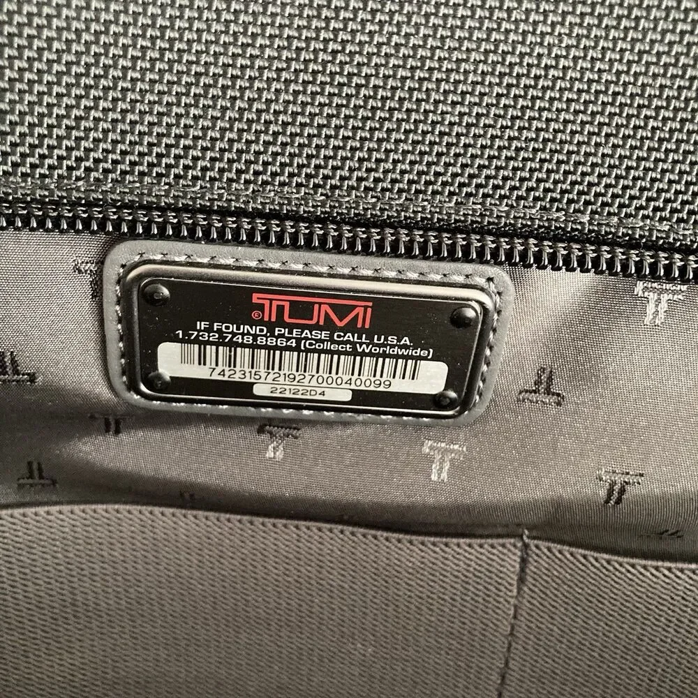 Tumi 22